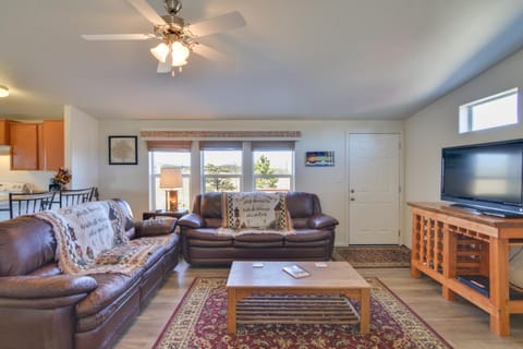 Tranquil Cabin Getaway with Panoramic Mtn View! Cabin in Park County