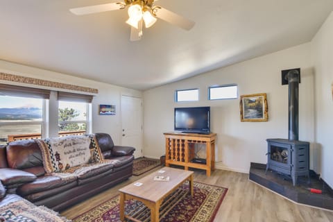 Tranquil Cabin Getaway with Panoramic Mtn View! Cabin in Park County