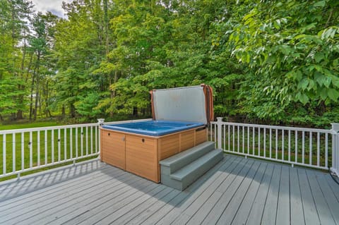 Woodstock Getaway with Hot Tub about 2 Mi to Dtwn! House in West Hurley