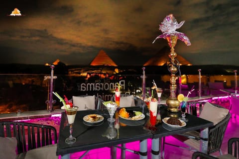 Restaurant/places to eat, Balcony/Terrace, Lobby or reception, Food and drinks, Drinks