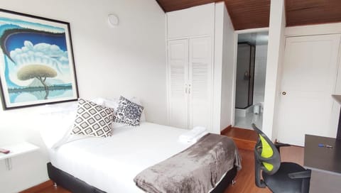 Bed, Bathroom, Bedroom, Area and facilities