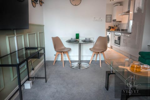 Kitchen or kitchenette, Living room, Seating area, Dining area, pet friendly