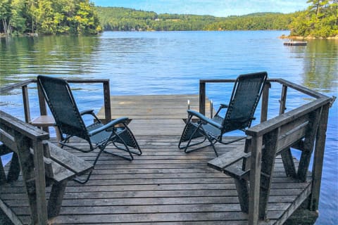 Lake Waukewan Chalet House in Lake Waukewan