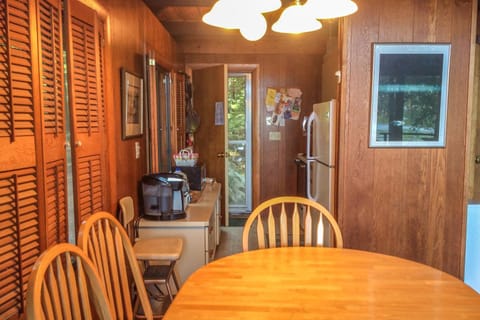 Lake Waukewan Chalet House in Lake Waukewan