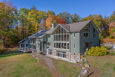 Lake Shore Drive House in Franklin