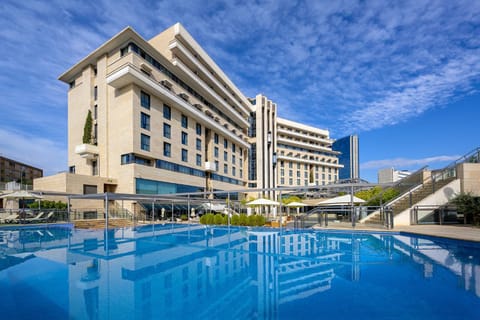 Property building, Swimming pool