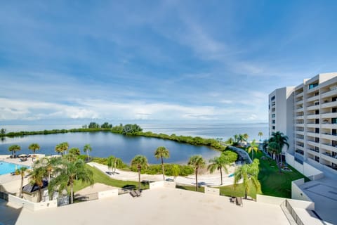 Pool Access Waterfront Hudson Condo! Apartment in Hudson