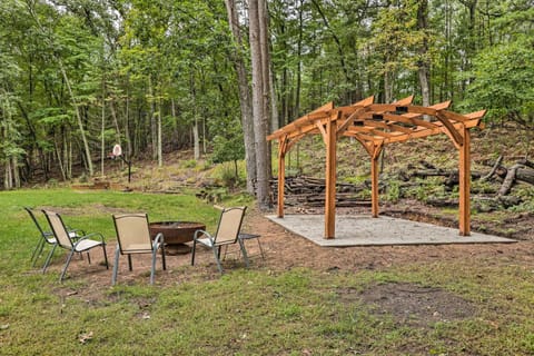 Charming Pentwater Home with Fire Pit and Yard! House in Wisconsin