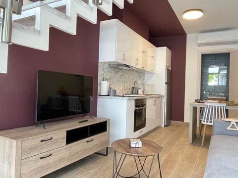 TV and multimedia, Kitchen or kitchenette, Seating area, locker