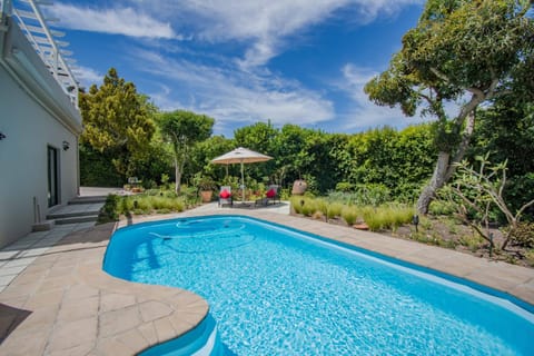 Garden, Garden view, Swimming pool, sunbed