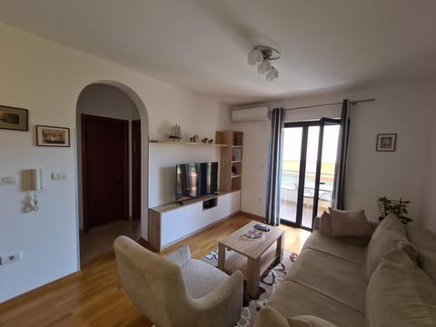 Promenade,5 min Old Town Apartment in Dobrota