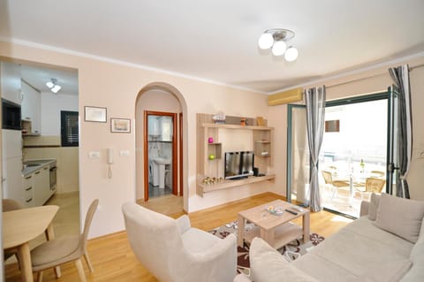 Promenade,5 min Old Town Apartment in Dobrota