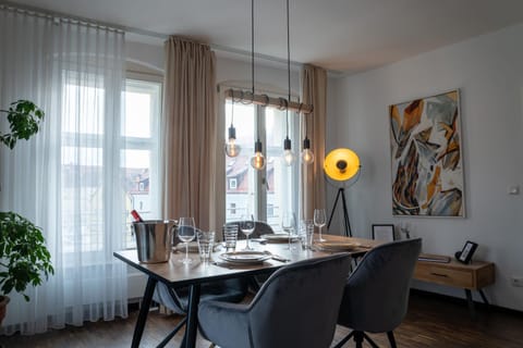 Seating area, Dining area
