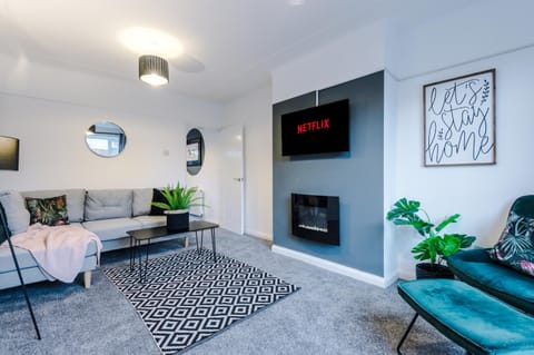 Communal lounge/ TV room, Living room, Seating area, Evening entertainment, flat iron