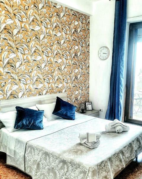 Bed, View (from property/room), Photo of the whole room, Bedroom, towels