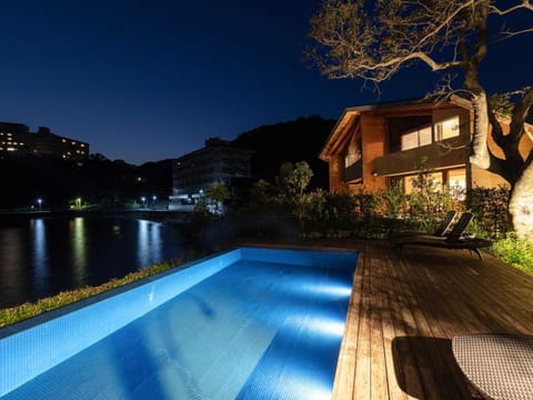 Swimming pool, Swimming pool