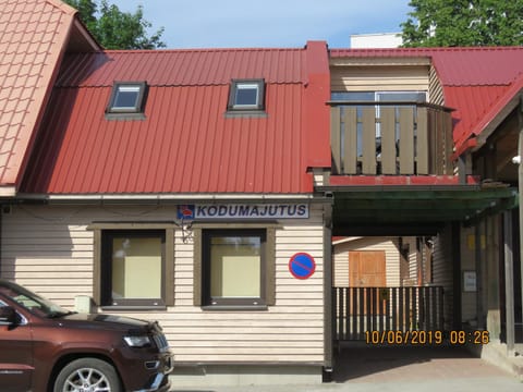 Facade/entrance