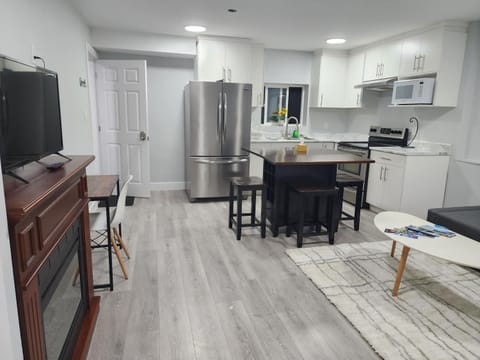 Kitchen or kitchenette, Living room, Seating area, Dining area, oven, toaster