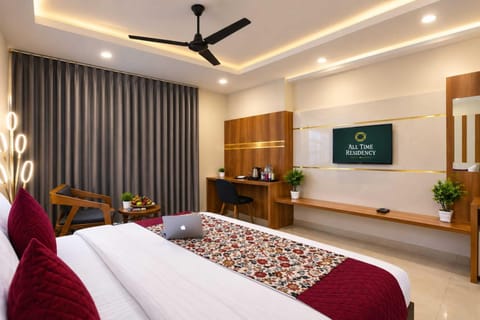 Bed, TV and multimedia, Kitchen or kitchenette, Photo of the whole room, Bedroom, fireplace