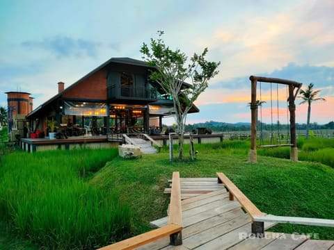 Restaurant/places to eat, Garden