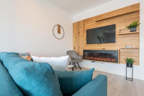 TV and multimedia, Living room, Seating area, flat iron