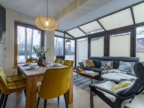Living room, Seating area, Dining area