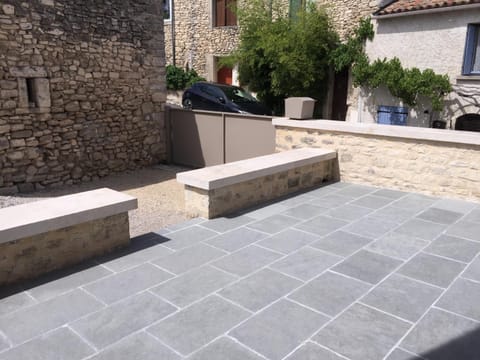 Patio, Facade/entrance