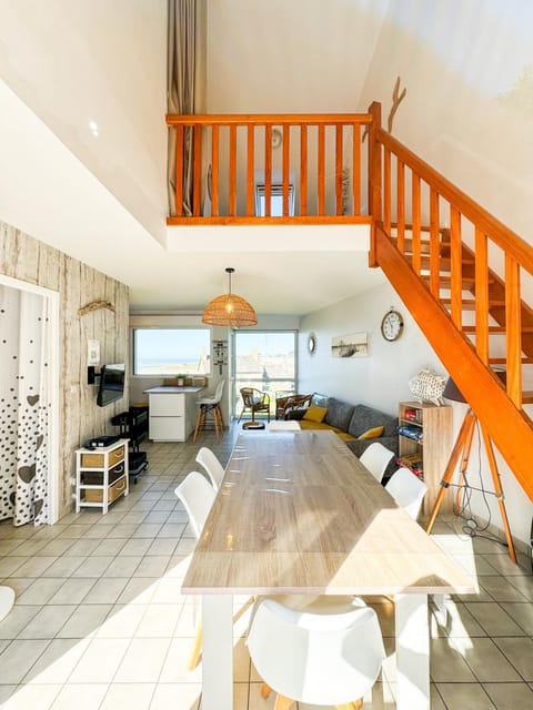 JACUZZI professionel Les pieds dans l'eau plage à 50 m House in Trévou-Tréguignec