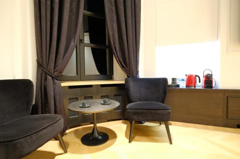 Seating area, Bedroom