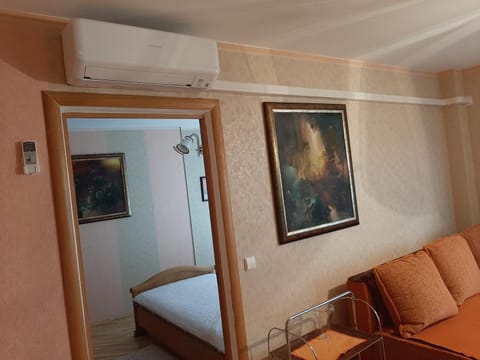 Seating area, Bedroom, air conditioner