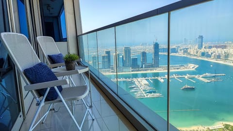 View (from property/room), Balcony/Terrace, City view, Sea view