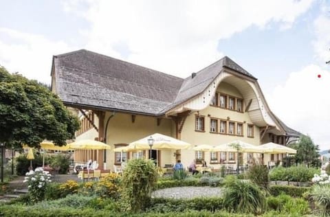 Property building, Restaurant/places to eat, Garden, Garden, Balcony/Terrace