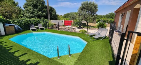 Pool view, Swimming pool, sunbed
