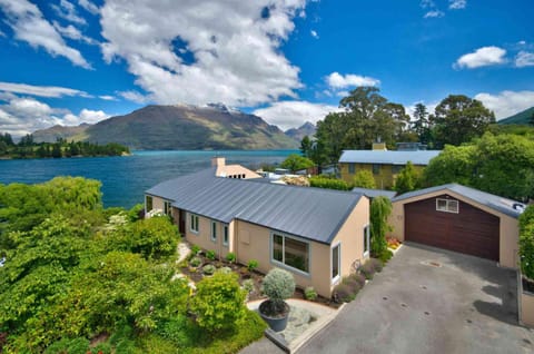 Property building, Lake view, Mountain view, Parking