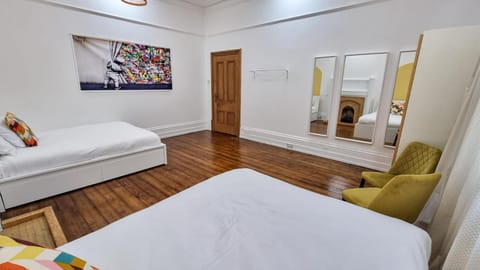 Sleeps 20 Stunning Ashton Mansion House in England