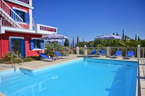 Property building, Swimming pool, sunbed