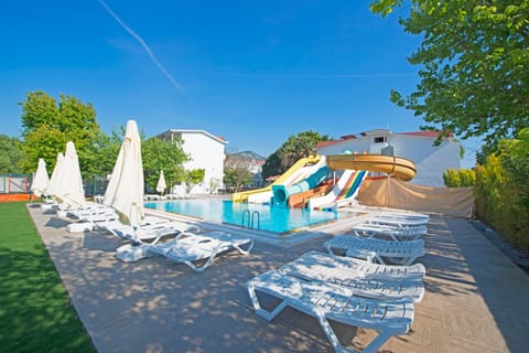 Swimming pool, sunbed