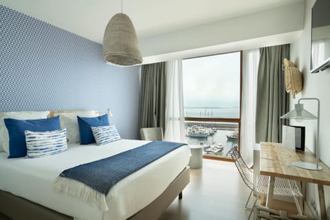 Photo of the whole room, Bedroom, Sea view