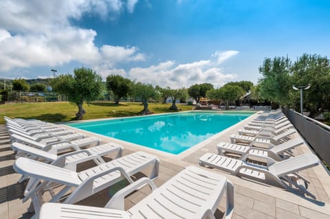 Area and facilities, Swimming pool