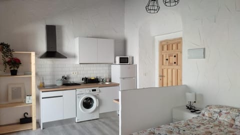 minibar, stove, washing machine