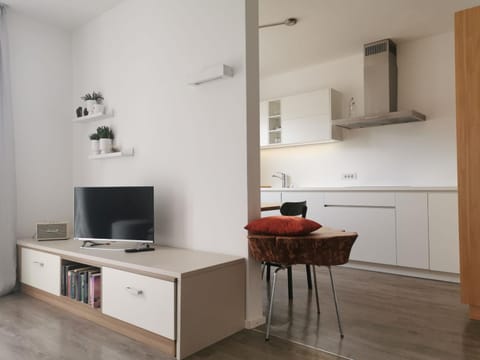 TV and multimedia, Kitchen or kitchenette, Dining area