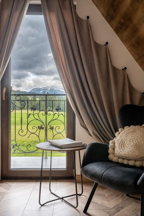 Natural landscape, View (from property/room), Balcony/Terrace, Living room, Seating area