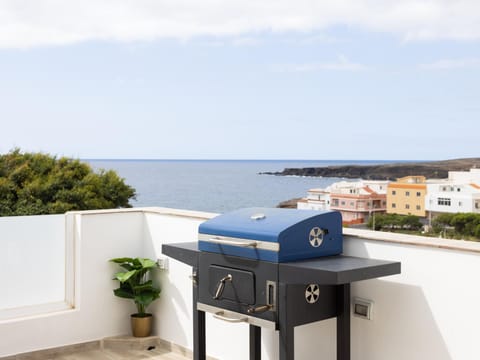 Natural landscape, BBQ facilities, Balcony/Terrace, Sea view