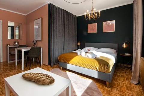Bed, Photo of the whole room, Bedroom