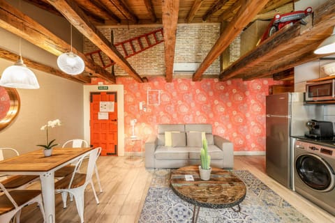 Kitchen or kitchenette, Living room, Seating area, Dining area, minibar, washing machine