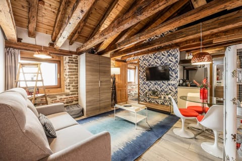 Communal lounge/ TV room, TV and multimedia, Kitchen or kitchenette, Living room, Seating area