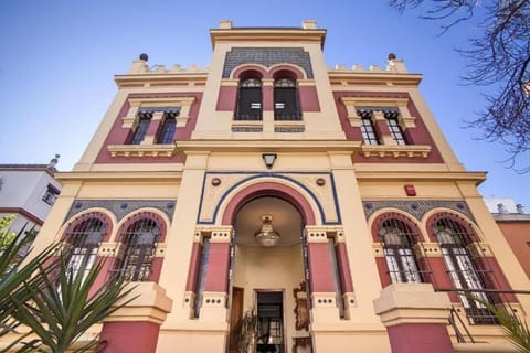 Property building, Facade/entrance, Day