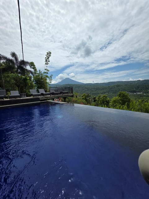 Mountain view, Pool view
