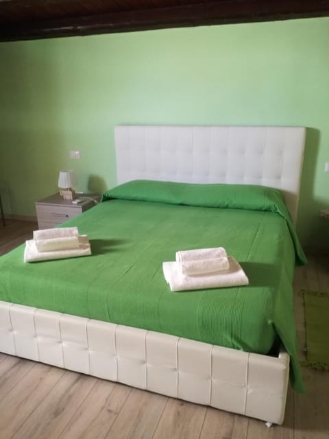 Bed, Photo of the whole room, towels