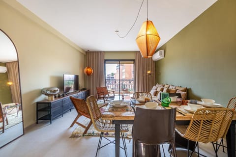 Living room, Dining area